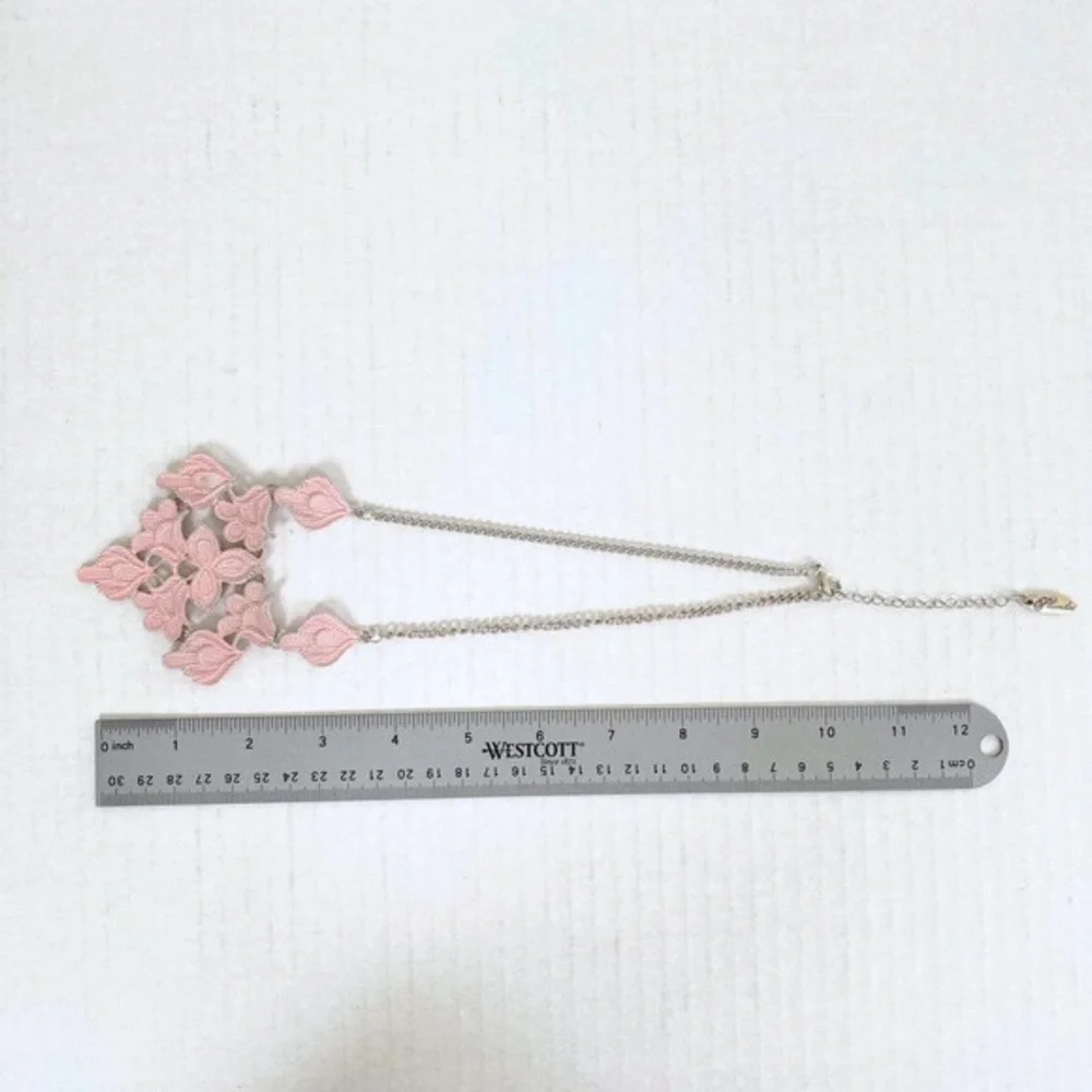 Plunder Sue Pink Necklace